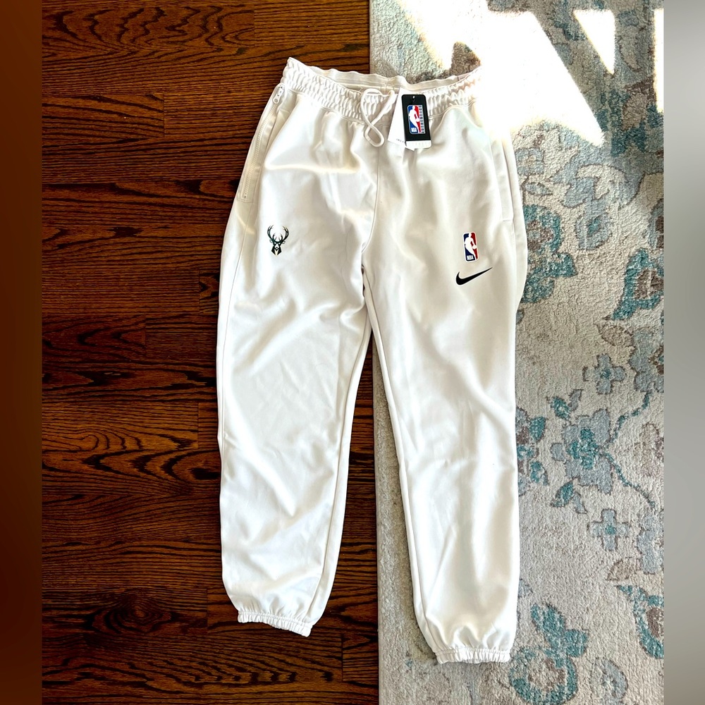 NIKE BUCKS SPOTLIGHT DRI-FIT PANT **NEW - L**